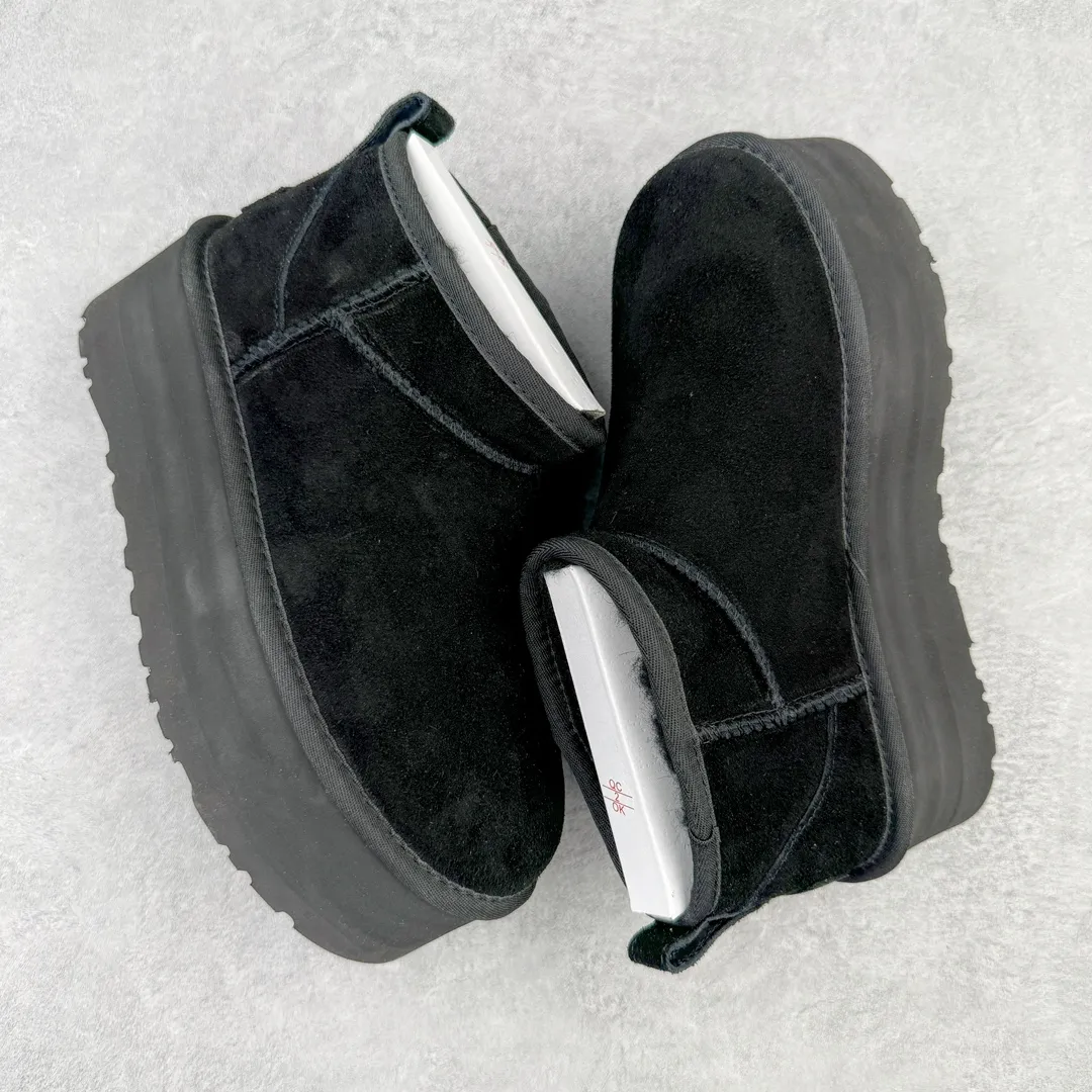 Pick up locally💰520 UGG 5092 Zhou Dongyu Mini thick-soled autumn and winter sheep fur integrated snow boots. All shoes are made from the same factory as ZP. Longfeng A-grade Australian imported sheep fur integrated women's boots. Brand OEM production line. Fully follow the ZP process. OEM original pattern maker. Adhering to the principle of no original shoes and no development selection. Pay attention to every detail. The most authentic version on the market. TREADLITE "Light Wing" technology outsole. Lightweight/durable/flexible/pile size: 35 36 37 38 39 40 Coding: by2936090